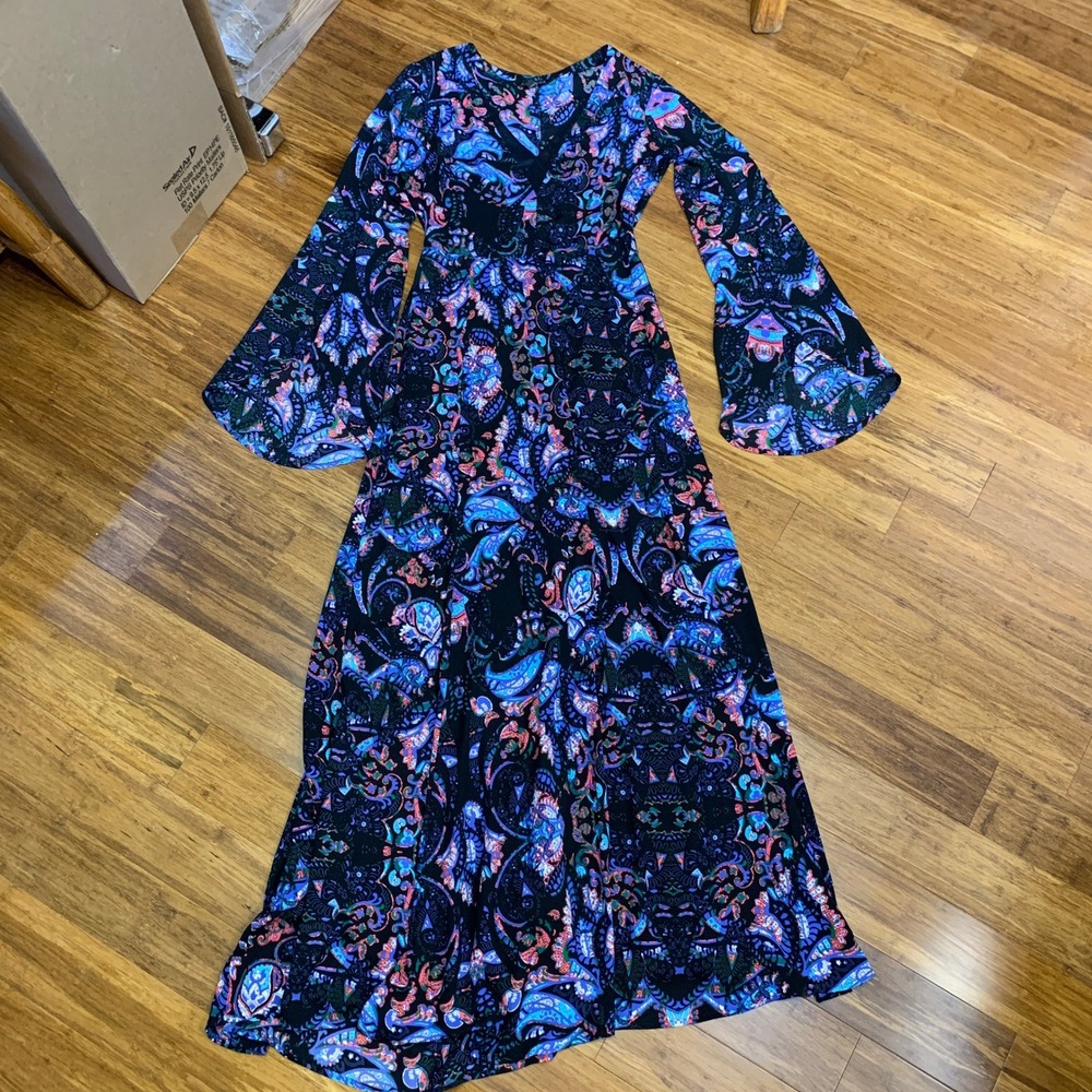 Express Black Blue Floral Long Bell Sleeve Maxi Dress Women Size 6 Evening Party